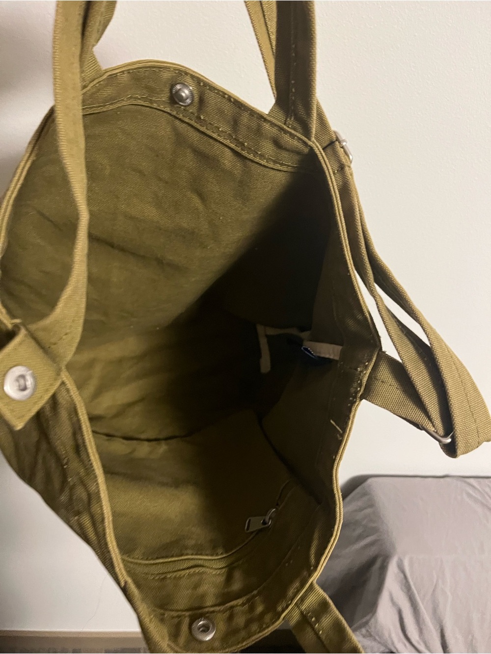 Mushroom Baggu Duck Bag from Urban Outfitters - Picture 3 of 5